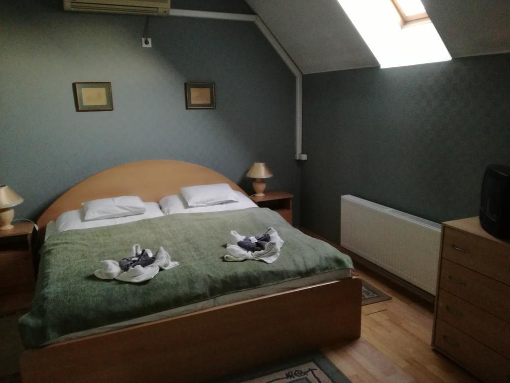 Hotel Arany Trofea 埃格尔 外观 照片