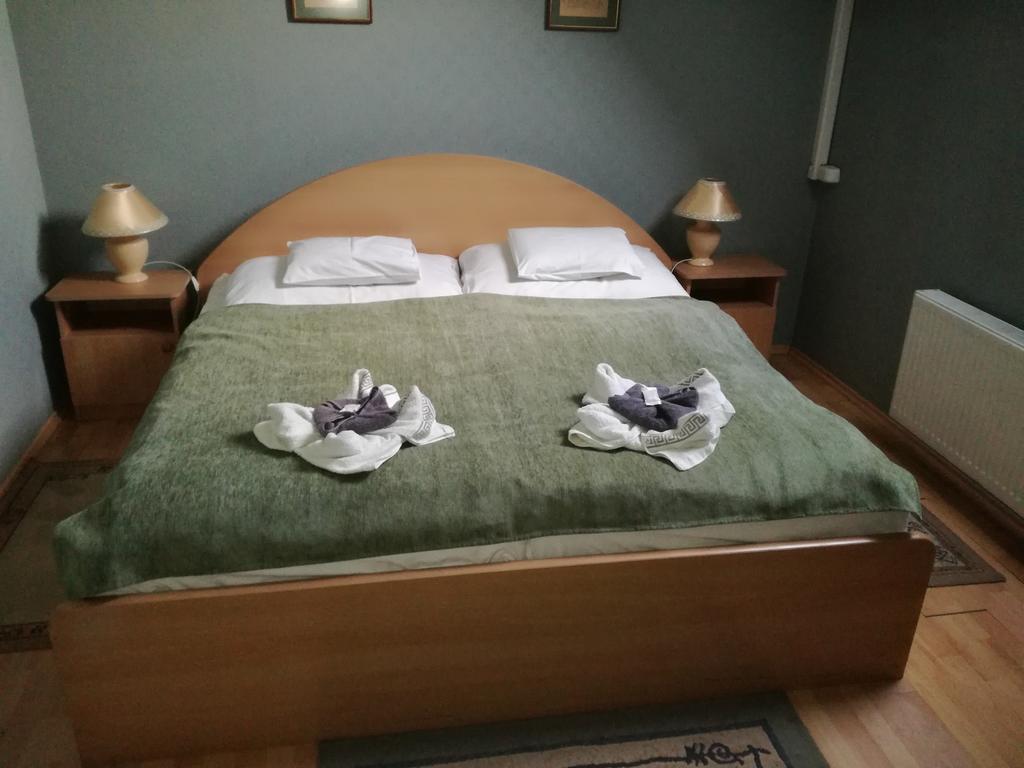 Hotel Arany Trofea 埃格尔 外观 照片