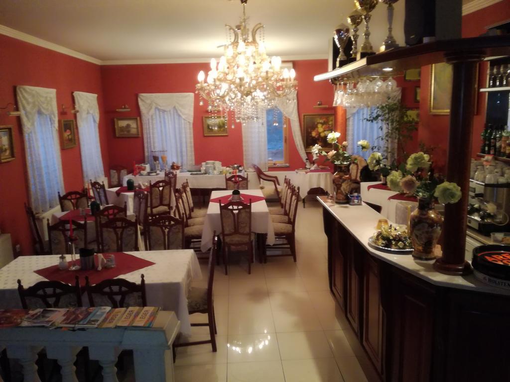 Hotel Arany Trofea 埃格尔 外观 照片