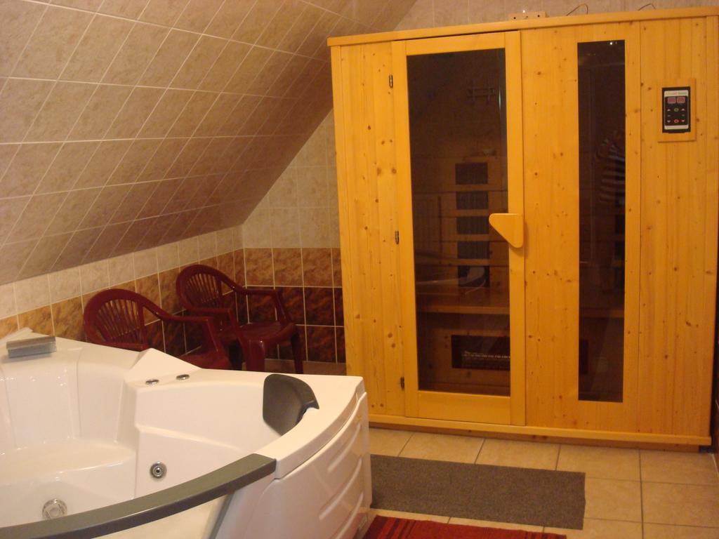 Hotel Arany Trofea 埃格尔 外观 照片