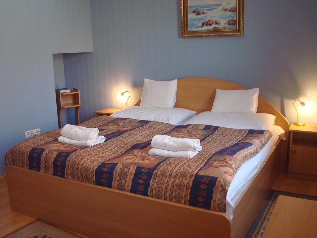 Hotel Arany Trofea 埃格尔 外观 照片