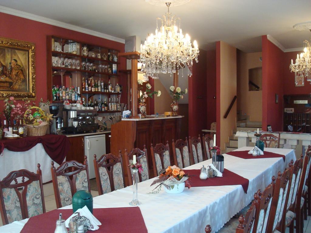 Hotel Arany Trofea 埃格尔 外观 照片